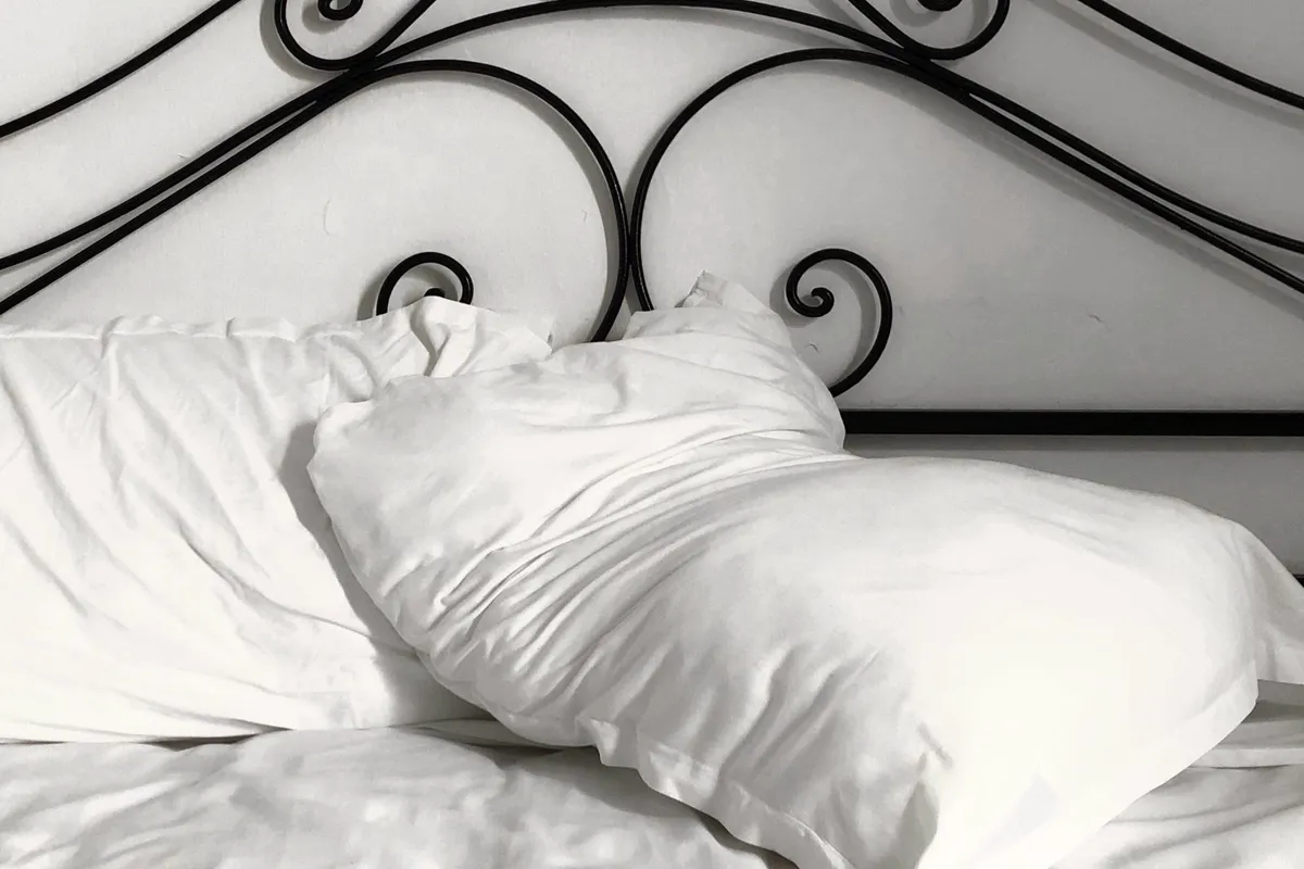 Yastık Yıkama Rehberi: Kuş Tüyü, Elyaf ve Memory Foam